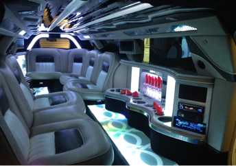 11-16 P - Lincoln Town Car Stretch Limo Int